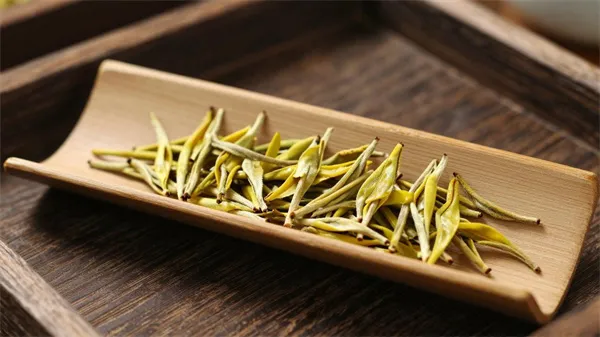 黄茶丨被时光轻捂的隐逸之香